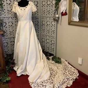 👰HOST PICK👰 VINTAGE OLEG CASSINI IVORY WEDDING DRESS GOWN